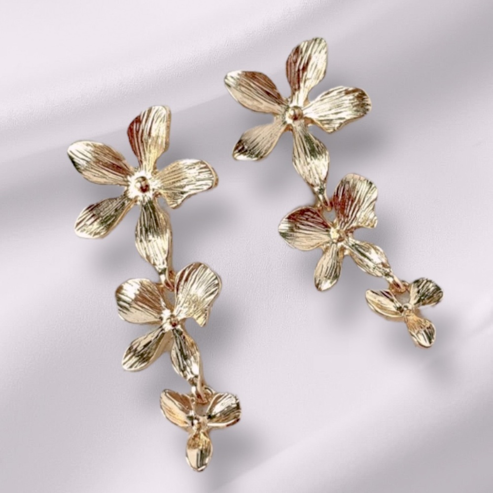 Anthropologie Shashi 18k Apana Statement triple Flower gold Earrings dangle✅ - Picture 3 of 5